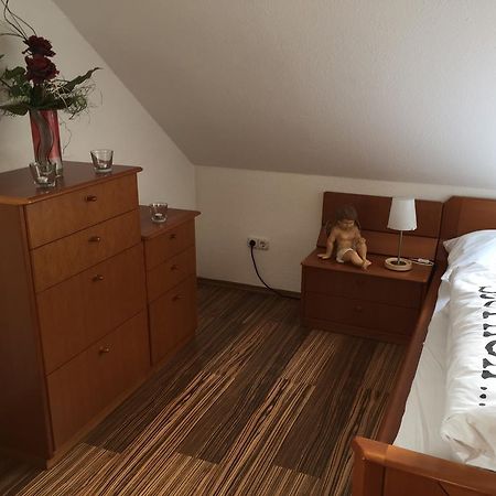 Gaestezimmer Hausaeckerweg Эрланген Экстерьер фото
